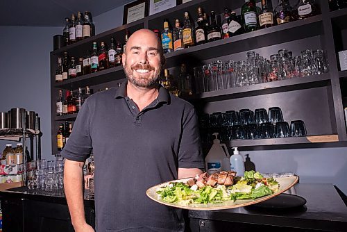 JESSE BOILY  / WINNIPEG FREE PRESS
Greg Gunnarson, co-owner at Capital Grill, stops for a photo with his restaurants steak salad in Charleswood on Friday. Friday, Aug. 14, 2020.
Reporter: Allison