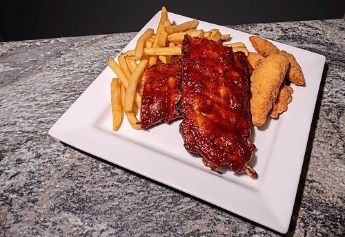 JESSE BOILY  / WINNIPEG FREE PRESS
The ribs and chicken fingers from White House Ribs in Charleswood on Friday. Friday, Aug. 14, 2020.
Reporter:Alison