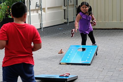 Daniel Crump / Winnipeg Free Press. Jessica Jerrybelle, 5, and her brother Deejay, 8, play a game of corn hole at Cargo Bar in Assiniboine Park. August 15, 2020.