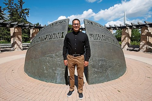 JOHN WOODS / WINNIPEG FREE PRESS
Alan Greyeyes, ex dir of the Sakihiwe Festival, is photographed at The Forks in Winnipeg Sunday, August 16, 2020. Greyeyes is being presented Tuesday with an award of distinction from the Manitoba Arts Council.

Reporter: Small