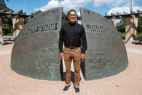 JOHN WOODS / WINNIPEG FREE PRESS
Alan Greyeyes, ex dir of the Sakihiwe Festival, is photographed at The Forks in Winnipeg Sunday, August 16, 2020. Greyeyes is being presented Tuesday with an award of distinction from the Manitoba Arts Council.

Reporter: Small