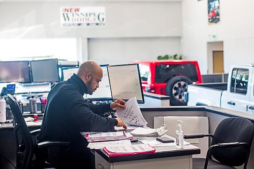 MIKAELA MACKENZIE / WINNIPEG FREE PRESS

Jason Vega, ex-Blue Bomber and now a TV pitchman for Winnipeg Dodge Jeep, poses for a photo at work at the dealership in Winnipeg on Monday, Aug. 17, 2020. For Dave Sanderson story.
Winnipeg Free Press 2020.