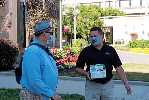 JESSE BOILY  / WINNIPEG FREE PRESS
City councillor Jeff Browaty speaks to a transit user as he hands out masks to transit users at the city hall bus stop on Monday. Browaty wants to see mandatory masks for transit users. Monday, Aug. 17, 2020.
Reporter: Joyanne