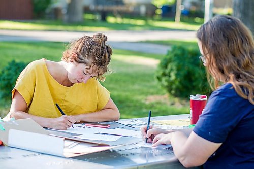 MIKAELA MACKENZIE / WINNIPEG FREE PRESS

Natalie Baird (left) and Ariel Gordon work on their ongoing draw/write project, the Pandemic Papers, at Vimy Ridge Park in Winnipeg on Tuesday, Aug. 18, 2020. For arts story.
Winnipeg Free Press 2020.