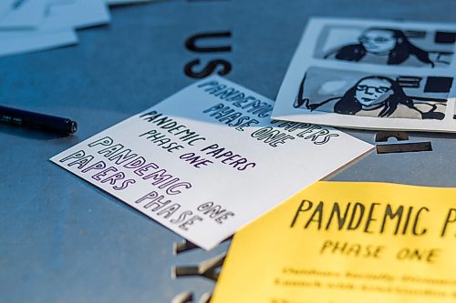 MIKAELA MACKENZIE / WINNIPEG FREE PRESS

Ariel Gordon and Natalie Baird work on their ongoing draw/write project, the Pandemic Papers, at Vimy Ridge Park in Winnipeg on Tuesday, Aug. 18, 2020. For arts story.
Winnipeg Free Press 2020.