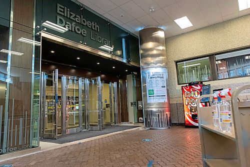 JESSE BOILY / WINNIPEG FREE PRESS
The Elizabeth Dafoe Library waits for students to come and study on Tuesday. The libraries are currently only open at limited capacity and to students only. Tuesday, Aug. 18, 2020.
Reporter: Malak Abas