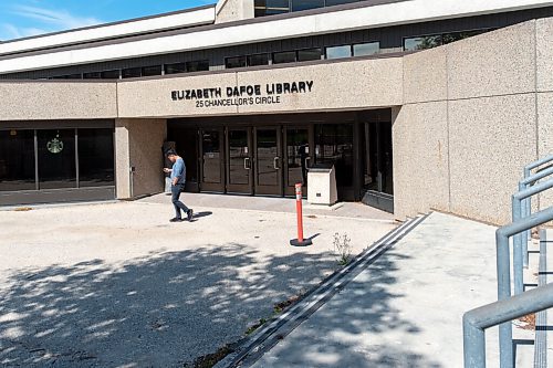 JESSE BOILY  / WINNIPEG FREE PRESS
The Elizabeth Dafoe Library waits for students to come and study on Tuesday. The libraries are currently only open at limited capacity and to students only. Tuesday, Aug. 18, 2020.
Reporter: Malak Abas