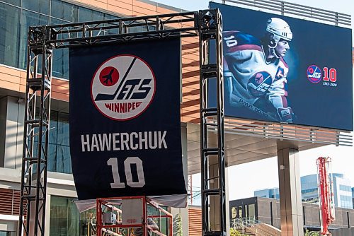 JESSE BOILY  / WINNIPEG FREE PRESS
The Dale Hawerchuk, former Winnipeg Jet, banner is unravelled in True North Square to memorialize the Jet on Tuesday. Tuesday, Aug. 18, 2020.
Reporter: