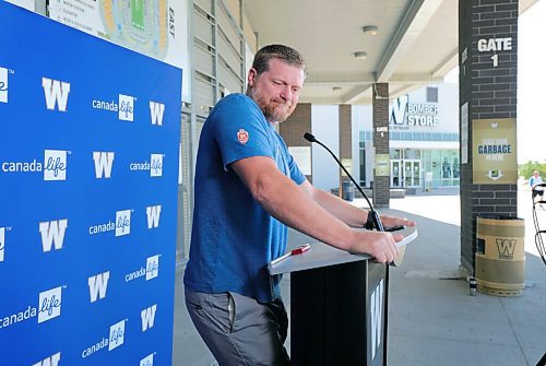 RUTH BONNEVILLE / WINNIPEG FREE PRESS

Sports  - Bombers - coach Mike O'Shea,
IG Field

Winnipeg Blue Bombers  Head Coach, Mike O'Shea, expresses his disappointment to the media that the 2020 season was cancelled while hosting a media briefing at IG Field Wednesday.


Aug 19h, 2020