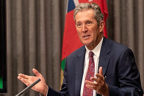 JESSE BOILY  / WINNIPEG FREE PRESS
Premier Brian Pallister speaks to media giving a COVID-19 update and announcing a new alert system at the Legislative building on Wednesday. Wednesday, Aug. 19, 2020.
Reporter: Carol