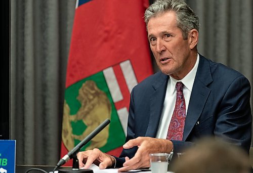 JESSE BOILY  / WINNIPEG FREE PRESS
Premier Brian Pallister speaks to media giving a COVID-19 update and announcing a new alert system at the Legislative building on Wednesday. Wednesday, Aug. 19, 2020.
Reporter: Carol