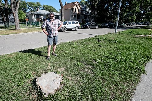 SHANNON VANRAES/WINNIPEG FREE PRESS
Oly Backstrom has been mapping disappearing elm trees in the Earl Grey neighbourhood.
Melissa Martin column for 49.8