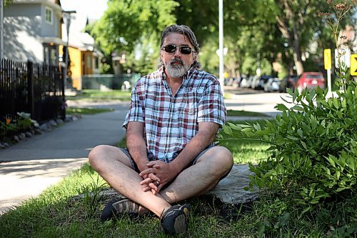 SHANNON VANRAES/WINNIPEG FREE PRESS
Oly Backstrom has been mapping disappearing elm trees in the Earl Grey neighbourhood.
Melissa Martin column for 49.8