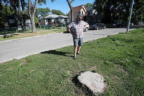 SHANNON VANRAES/WINNIPEG FREE PRESS
Oly Backstrom has been mapping disappearing elm trees in the Earl Grey neighbourhood.
Melissa Martin column for 49.8