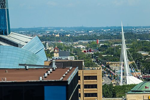 MIKAELA MACKENZIE / WINNIPEG FREE PRESS

The tree canopy and the Esplanade Riel, as seen from the Woodsworth Building, in Winnipeg on Wednesday, Aug. 19, 2020. For Gabrielle Piche.
Winnipeg Free Press 2020.