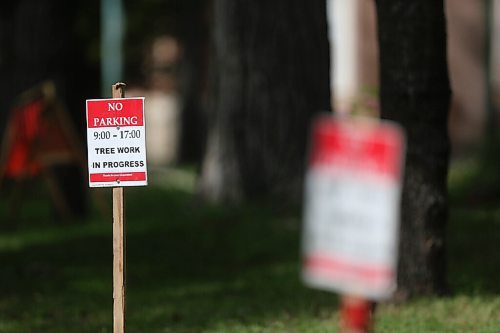 SHANNON VANRAES/WINNIPEG FREE PRESS
A sign warns of impending tree work on Nassau St. N on August 19, 2020.