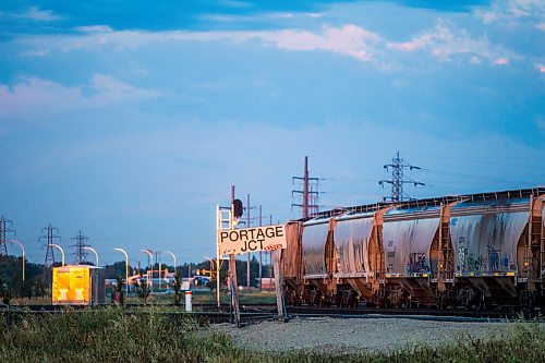 MIKAELA MACKENZIE / WINNIPEG FREE PRESS

Train tracks, as seen from the new Rapid Transit bike path, near Jubilee Avenue in Winnipeg on Thursday, Aug. 20, 2020. For photo page.
Winnipeg Free Press 2020.