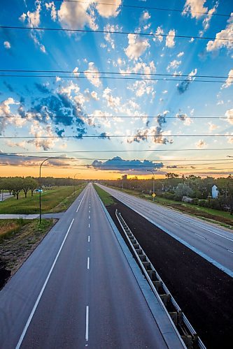 MIKAELA MACKENZIE / WINNIPEG FREE PRESS

The view of McGillvray Boulevard from the new Rapid Transit bike path in Winnipeg on Thursday, Aug. 20, 2020. For photo page.
Winnipeg Free Press 2020.