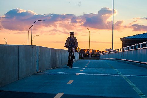 MIKAELA MACKENZIE / WINNIPEG FREE PRESS

The new Rapid Transit bike path near Jubilee Avenue in Winnipeg on Thursday, Aug. 20, 2020. For photo page.
Winnipeg Free Press 2020.