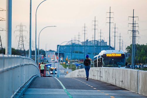 MIKAELA MACKENZIE / WINNIPEG FREE PRESS

The McGillvray Boulevard overpass on the new Rapid Transit bike path in Winnipeg on Thursday, Aug. 20, 2020. For photo page.
Winnipeg Free Press 2020.