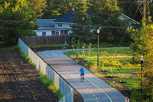 MIKAELA MACKENZIE / WINNIPEG FREE PRESS

The new Rapid Transit bike path between Jubilee Avenue and Markham Road in Winnipeg on Thursday, Aug. 20, 2020. For photo page.
Winnipeg Free Press 2020.