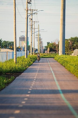 MIKAELA MACKENZIE / WINNIPEG FREE PRESS

Donald Plett rides along the new Rapid Transit bike path between Jubilee Avenue and Markham Road in Winnipeg on Thursday, Aug. 20, 2020. For photo page.
Winnipeg Free Press 2020.