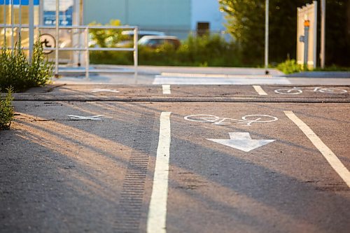 MIKAELA MACKENZIE / WINNIPEG FREE PRESS

The new Rapid Transit bike path between Jubilee Avenue and Markham Road in Winnipeg on Thursday, Aug. 20, 2020. For photo page.
Winnipeg Free Press 2020.