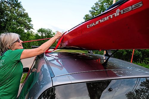 Daniel Crump / Winnipeg Free Press. Lorraine Rose straps her kayak onto her vehicle after paddling the Seine river with Experience Manitoba, an all women outdoor group. August 20, 2020.