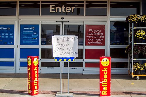 MIKAELA MACKENZIE / WINNIPEG FREE PRESS

Walmart on Empress Street, temporarily closed because of a fire on Thursday evening, in Winnipeg on Friday, Aug. 21, 2020. The Winnipeg Fire Paramedic Service were called to three separate Walmart fires in the city yesterday.
Winnipeg Free Press 2020.