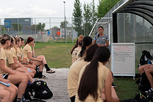 JESSE BOILY  / WINNIPEG FREE PRESS
Bruna Mavignier, who is part of the U Sports Apprenticeship Coaching Program, speaks to the team at a Bisons soccer practice at the University of Manitoba on Friday. Friday, Aug. 21, 2020.
Reporter: