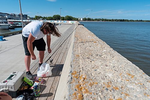 JESSE BOILY  / WINNIPEG FREE PRESS
Ryan Eismendi came to Gimli from Winnipeg to get in some fishing on Monday. Monday, Aug. 24, 2020.
Reporter: Piche