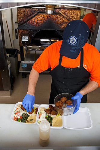 MIKE DEAL / WINNIPEG FREE PRESS
Baraka Pita at 1783 Main Street.
Hilal puts together a couple orders of Falafel for a customer.
see Alison Gillmor story
200824 - Monday, August 24, 2020.