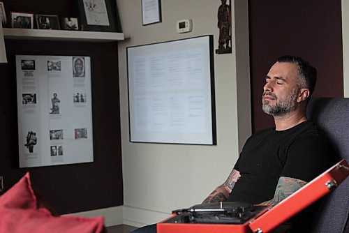 JESSE BOILY  / WINNIPEG FREE PRESS
Darcy Ataman, who provides music therapy programming to women and families dealing with severe trauma, from war-torn countries, poses for a portrait in his downtown apartment on Tuesday. Tuesday, Aug. 25, 2020.
Reporter: Danielle Da Silva