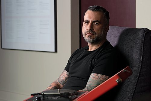 JESSE BOILY  / WINNIPEG FREE PRESS
Darcy Ataman, who provides music therapy programming to women and families dealing with severe trauma, from war-torn countries, poses for a portrait in his downtown apartment on Tuesday. Tuesday, Aug. 25, 2020.
Reporter: Danielle Da Silva