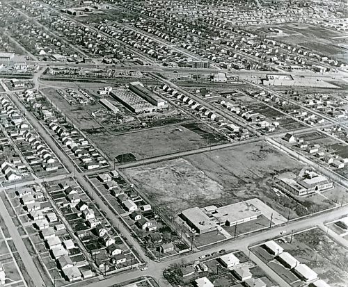 WINNIPEG FREE PRESS FILES

Fort Garry looking south east towards Pembina Hwy from Beaumont Bay
1961