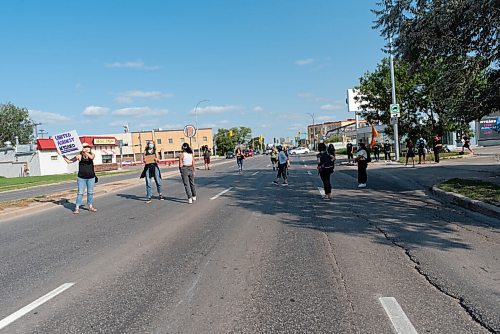 JESSE BOILY  / WINNIPEG FREE PRESS
Protestors briefly blocked traffic outside of Nygards Notre Dame property to bring awareness to what they say is Peter Nygards legacy of sexual abuse on Wednesday. Wednesday, Aug. 26, 2020.
Reporter: Malak