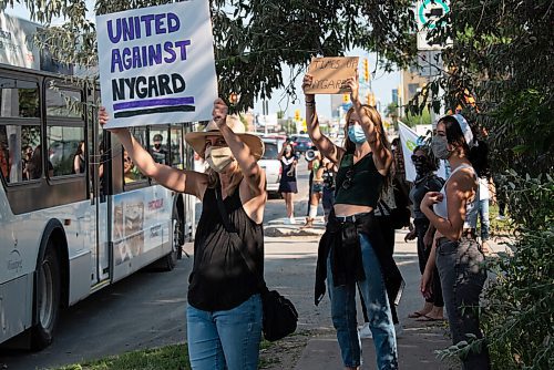 JESSE BOILY  / WINNIPEG FREE PRESS
People gathered to bring awareness to what they say is Peter Nygards legacy of sexual abuse outside of Nygards Notre Dame property on Wednesday. Wednesday, Aug. 26, 2020.
Reporter: Malak