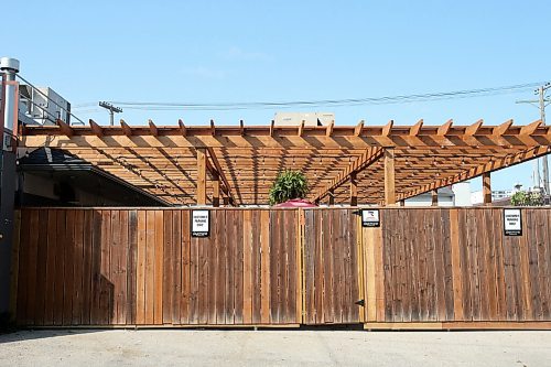 SHANNON VANRAES/WINNIPEG FREE PRESS
The City of Winnipeg has shut down a newly built patio at the Cork and Flame restaurant in St. James after determining the roof to be structurally unsound.