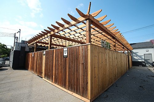 SHANNON VANRAES/WINNIPEG FREE PRESS
The City of Winnipeg has shut down a newly built patio at the Cork and Flame restaurant in St. James after determining the roof to be structurally unsound.