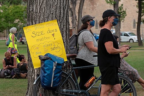 JESSE BOILY  / WINNIPEG FREE PRESS
People gathered outside of the Legislative building and were demanding a full and comprehensive plan for back-to-school on Thursday. They then marched down Broadway to Vimy Ridge park. Thursday, Aug. 27, 2020.
Reporter: Piche