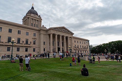 JESSE BOILY  / WINNIPEG FREE PRESS
People gathered outside of the Legislative building and were demanding a full and comprehensive plan for back-to-school on Thursday. They then marched down Broadway to Vimy Ridge park. Thursday, Aug. 27, 2020.
Reporter: Piche