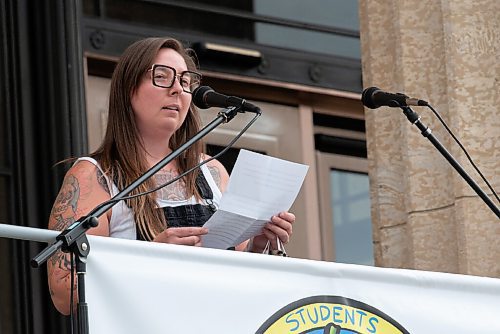 JESSE BOILY  / WINNIPEG FREE PRESS
People gathered outside of the Legislative building and were demanding a full and comprehensive plan for back-to-school on Thursday. They then marched down Broadway to Vimy Ridge park. Thursday, Aug. 27, 2020.
Reporter: Piche