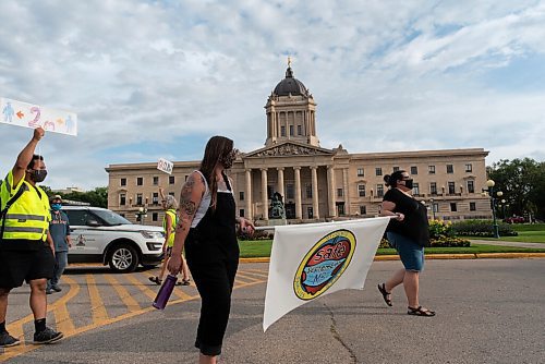 JESSE BOILY  / WINNIPEG FREE PRESS
People gathered outside of the Legislative building and were demanding a full and comprehensive plan for back-to-school on Thursday. They then marched down Broadway to Vimy Ridge park. Thursday, Aug. 27, 2020.
Reporter: Piche