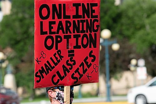 JESSE BOILY  / WINNIPEG FREE PRESS
People gathered outside of the Legislative building and were demanding a full and comprehensive plan for back-to-school on Thursday. They then marched down Broadway to Vimy Ridge park. Thursday, Aug. 27, 2020.
Reporter: Piche