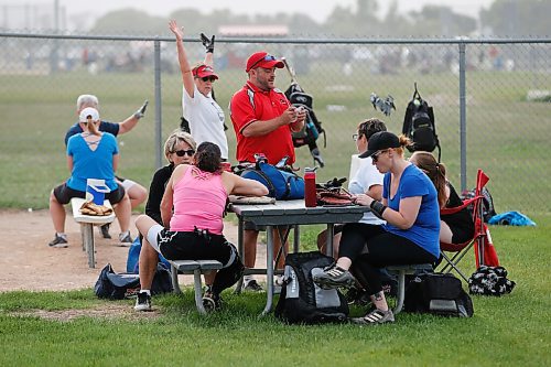 JOHN WOODS / WINNIPEG FREE PRESS
Players gather around a picnic table prior to their game at Little Mountain Park in Winnipeg Thursday, August 27, 2020. 

Reporter: Bell