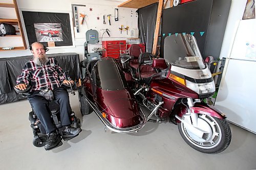 SHANNON VANRAES/WINNIPEG FREE PRESS
Neil Klippenstein has continues to ride motorcycles, despite a catastrophic crash, thanks to the addition of a sidecar and hoist system MPI helped provide. He was photographed at his home near Winnipeg on August 28, 2020.