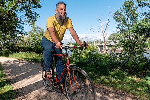 JESSE BOILY  / WINNIPEG FREE PRESS
Edward Cloud, who volunteers at the Bike Dump, takes a ride through Redwood Park on Friday. Friday, Aug. 28, 2020.
Reporter: Aaron Epp