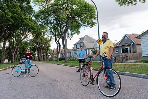 JESSE BOILY  / WINNIPEG FREE PRESS
(Left to right) Cherisse Daoust, Riley McMurray, and Edward Cloud, who volunteer at the Bike Dump, stop for a photo on Alfred Ave. on Friday. Friday, Aug. 28, 2020.
Reporter: Aaron Epp