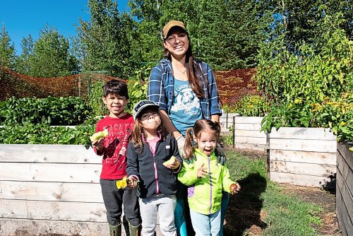 JESSE BOILY  / WINNIPEG FREE PRESS
Byanka Holder with her children, Elisha , 6,Jamie, 4, and Aria, 2 stop for a photo at the families garden out near Oakbank on Monday. Holders garden has grown in size so she has begun canning some of her veggies from her garden. Monday, Aug. 31, 2020.
Reporter: Eva Wasney