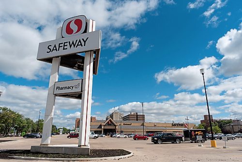 JESSE BOILY  / WINNIPEG FREE PRESS
Safeway at Niakwa Rd. and St. Annes Rd on Monday. The Safeway location will be closing its doors on September 19. Monday, Aug. 31, 2020.
Reporter: